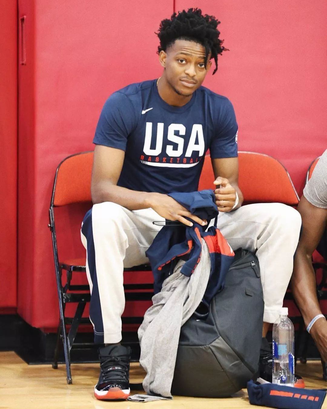 赛地聚焦：意甲赛后热度飙升，深圳男篮回应争议，气氛紧张，资深球员宣示担当