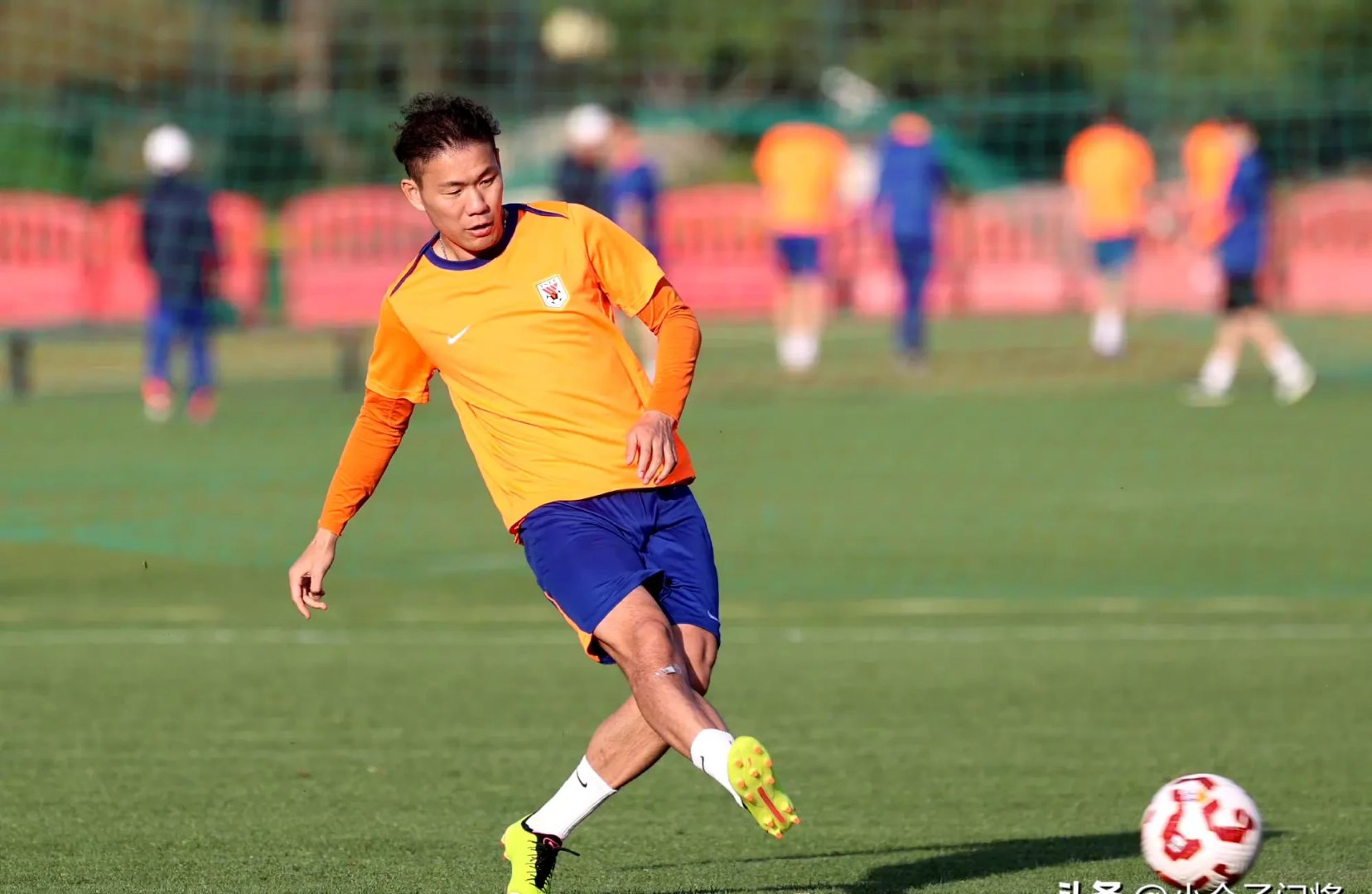 法国杯倒计时；山东泰山加时末段造点机会；细节引发关注；媒体盛赞；赛季目标并未改变